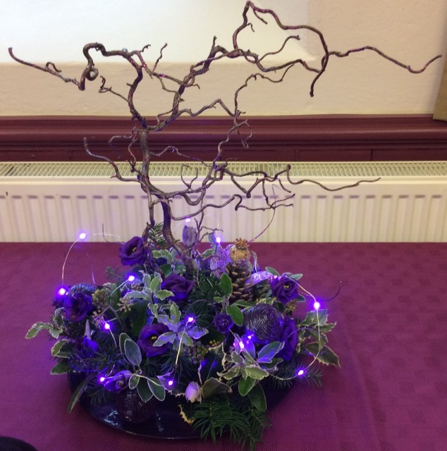 Flower arranging led by Lynne Demonstration December 2018 - photo 4